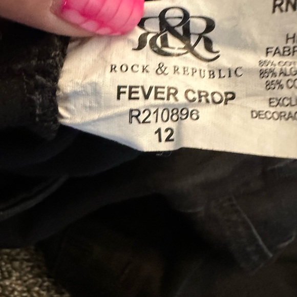 Rock & Republic fever pull on crop. Size 12. Used in perfect condition! 🖤 - Picture 4 of 4